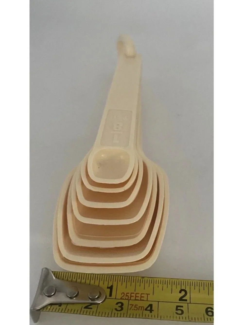 Vintage Tupperware Beige Measuring Spoons Complete Set Of 7 + Ring Retro Cook
